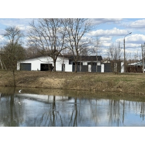 Дом рядом с водохранилищем